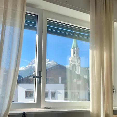 In The Center Of Cortina كورتينا دامبيتزو