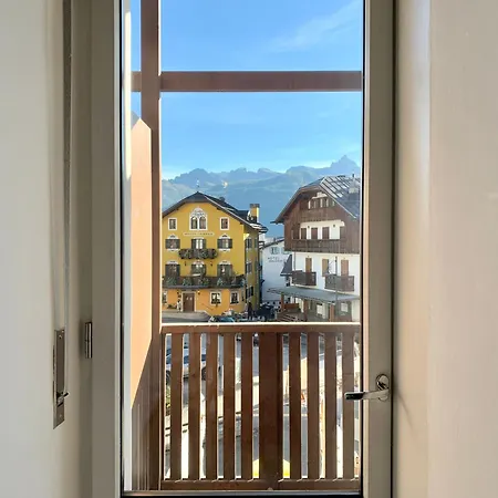 In The Center Of Cortina كورتينا دامبيتزو